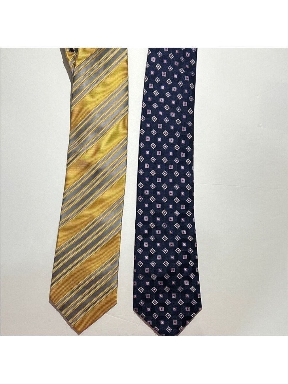 George Foreman adjustable Yellow and Navy lot of 2. Zipper adjustable neck.